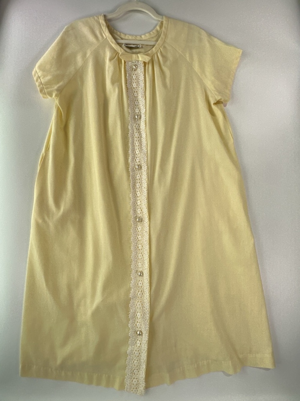 Styled By Saybury Vintage Nightgown Lace Trim Pearl Button Pastel Yellow Large - Picture 2 of 8